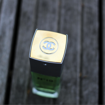 Le parfum Chanel N° 19 où la perfection fleurie boisée